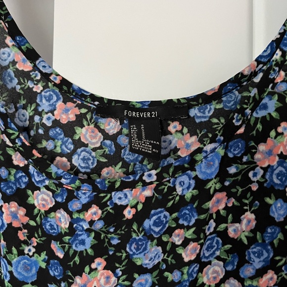 Flowy cropped floral tank - Picture 3 of 3